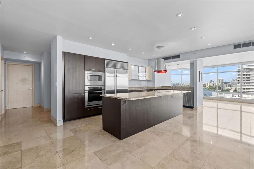 На продажу: $3,045,000 (2 спален, 2 ванн, 3291 Квадратных фут)