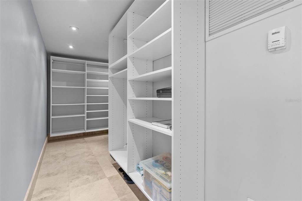 На продажу: $3,045,000 (2 спален, 2 ванн, 3291 Квадратных фут)