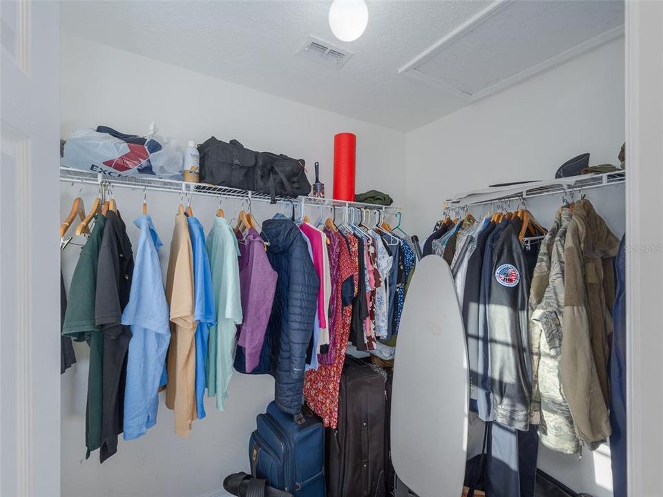 合同活跃: $525,000 (4 贝兹, 2 浴室, 3026 平方英尺)