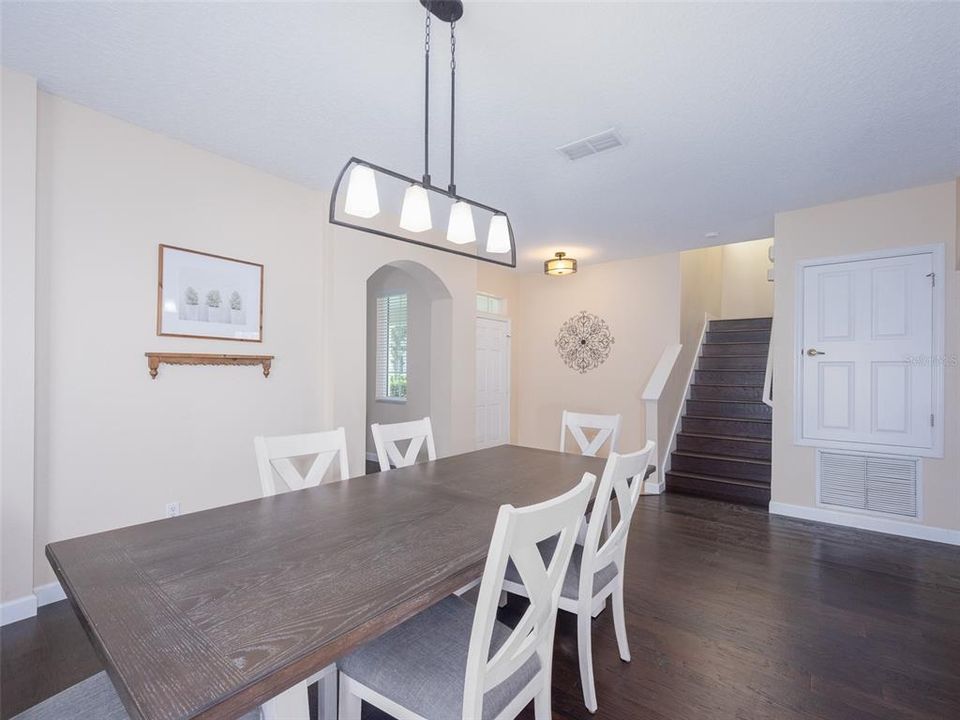 合同活跃: $525,000 (4 贝兹, 2 浴室, 3026 平方英尺)