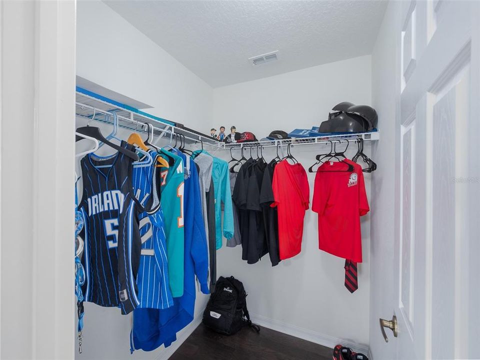 合同活跃: $525,000 (4 贝兹, 2 浴室, 3026 平方英尺)