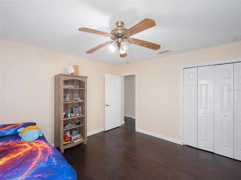 合同活跃: $525,000 (4 贝兹, 2 浴室, 3026 平方英尺)