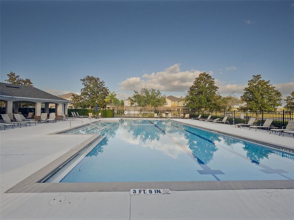 合同活跃: $525,000 (4 贝兹, 2 浴室, 3026 平方英尺)