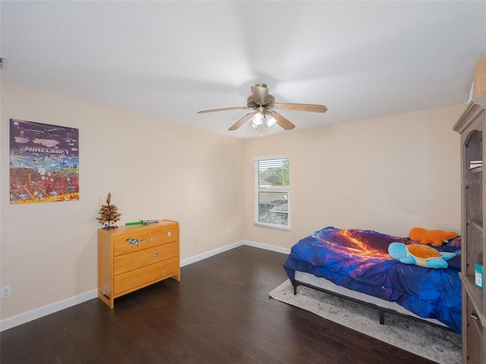 合同活跃: $525,000 (4 贝兹, 2 浴室, 3026 平方英尺)