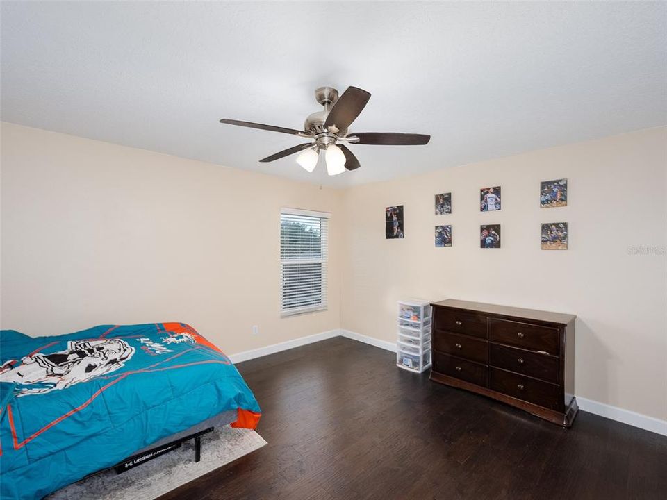 合同活跃: $525,000 (4 贝兹, 2 浴室, 3026 平方英尺)