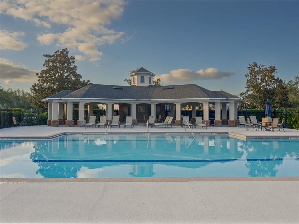 合同活跃: $525,000 (4 贝兹, 2 浴室, 3026 平方英尺)