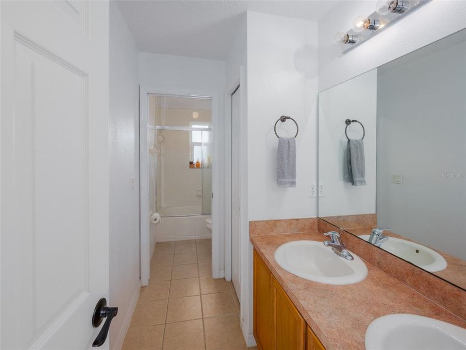 合同活跃: $525,000 (4 贝兹, 2 浴室, 3026 平方英尺)