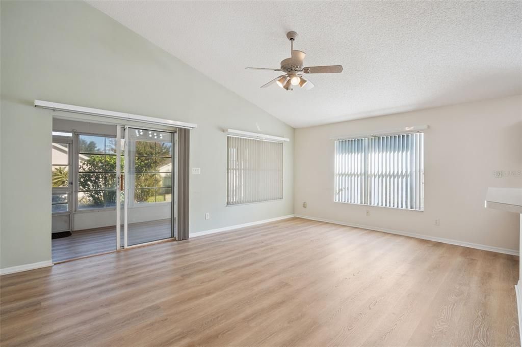 На продажу: $275,900 (3 спален, 2 ванн, 1801 Квадратных фут)