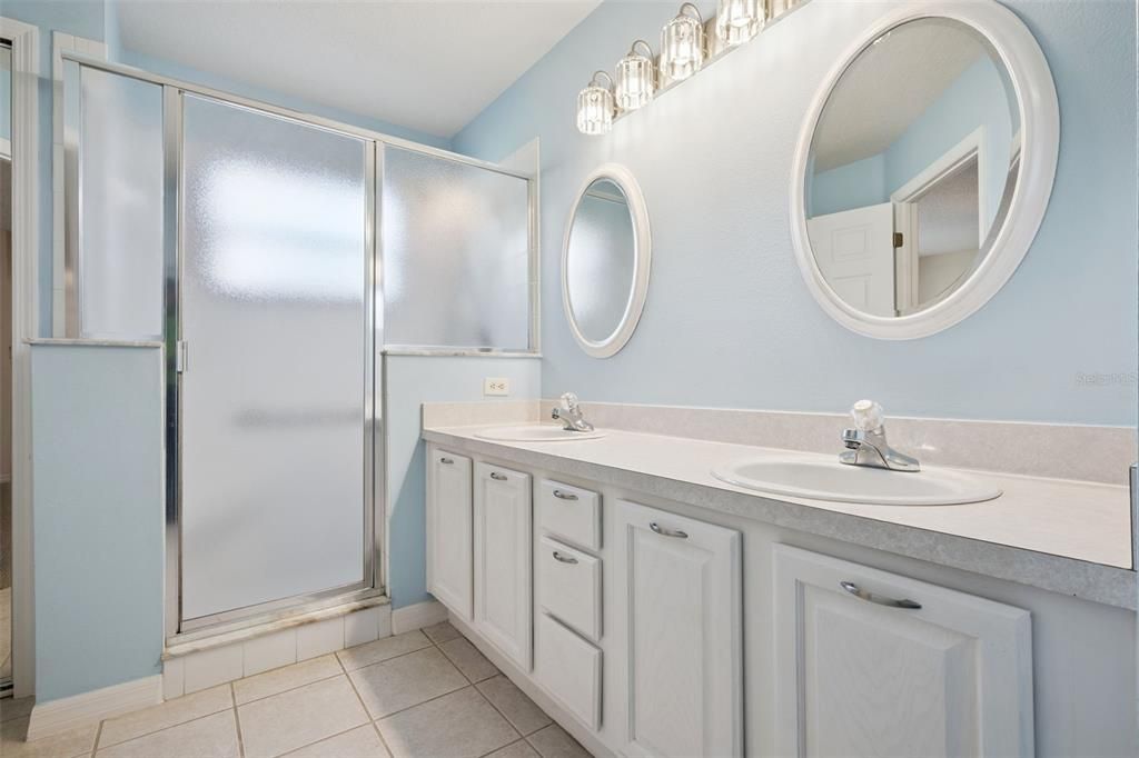 На продажу: $275,900 (3 спален, 2 ванн, 1801 Квадратных фут)