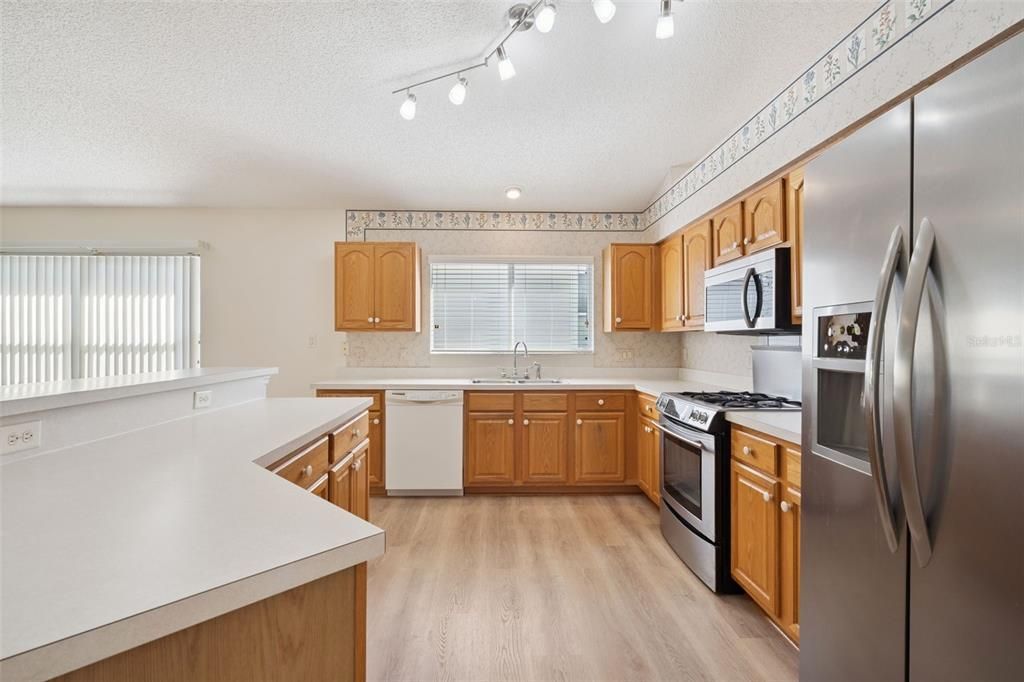 На продажу: $275,900 (3 спален, 2 ванн, 1801 Квадратных фут)