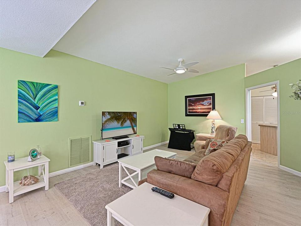 For Sale: $324,900 (2 beds, 2 baths, 1790 Square Feet)