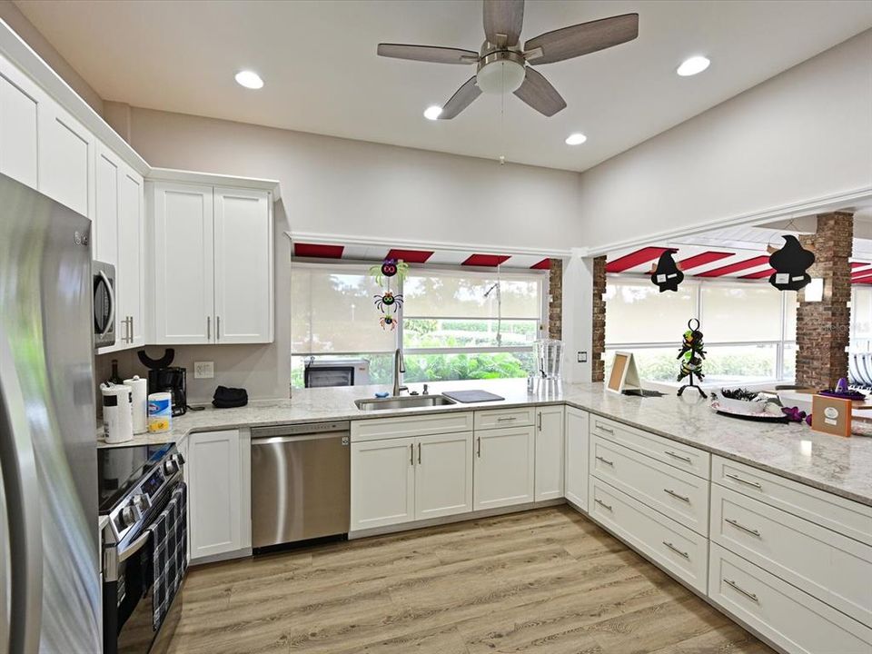 For Sale: $324,900 (2 beds, 2 baths, 1790 Square Feet)