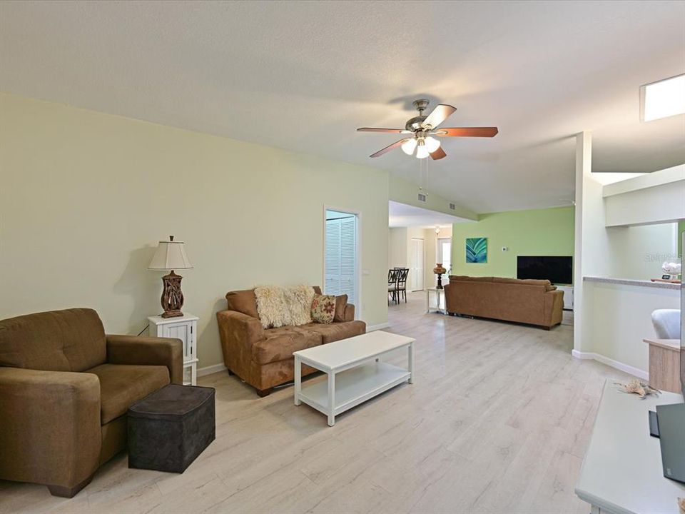 For Sale: $324,900 (2 beds, 2 baths, 1790 Square Feet)