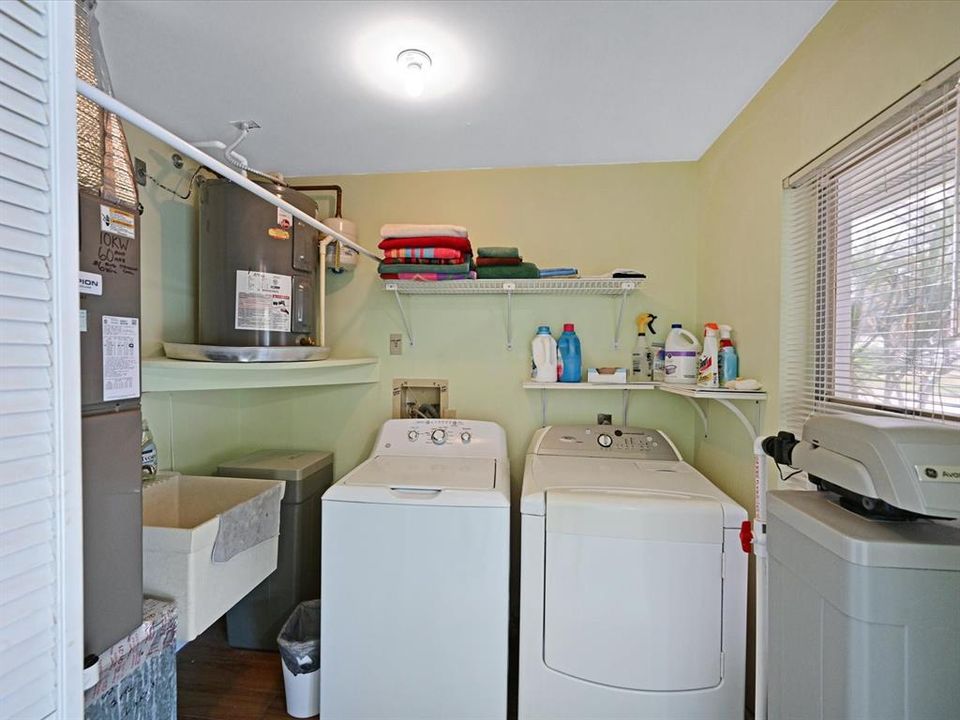 For Sale: $324,900 (2 beds, 2 baths, 1790 Square Feet)