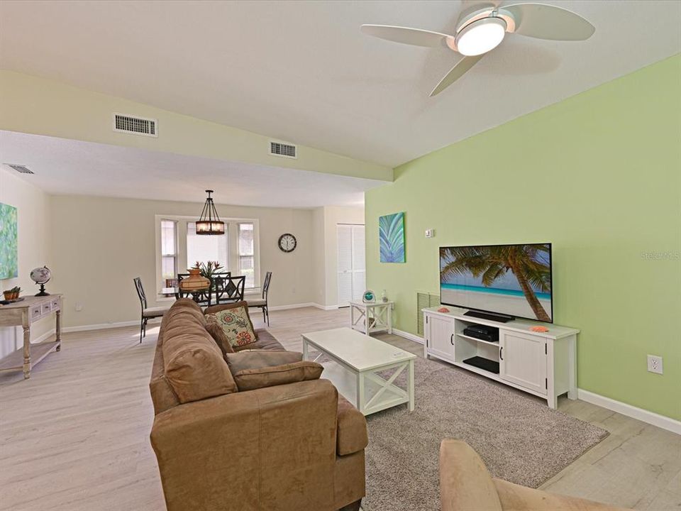 For Sale: $324,900 (2 beds, 2 baths, 1790 Square Feet)