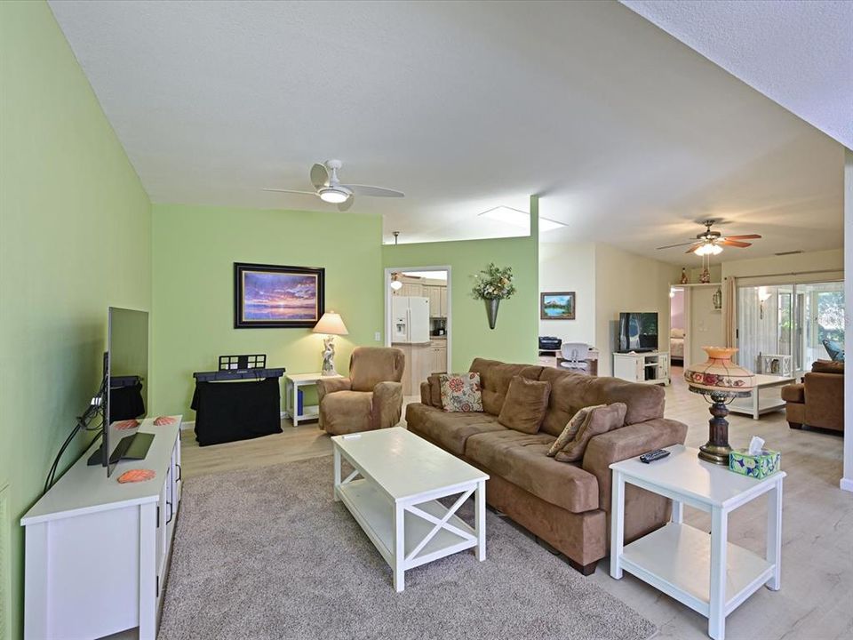 For Sale: $324,900 (2 beds, 2 baths, 1790 Square Feet)