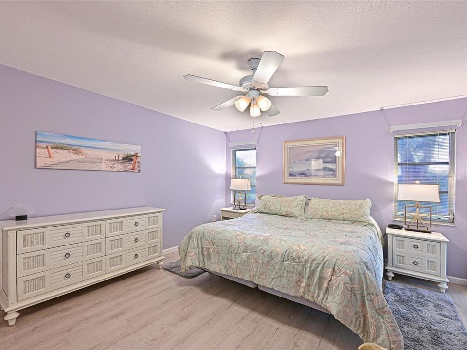 For Sale: $324,900 (2 beds, 2 baths, 1790 Square Feet)