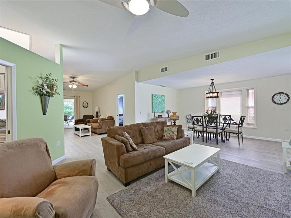 For Sale: $324,900 (2 beds, 2 baths, 1790 Square Feet)