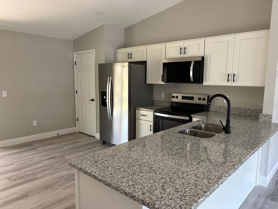 Active With Contract: $239,900 (3 beds, 2 baths, 1405 Square Feet)