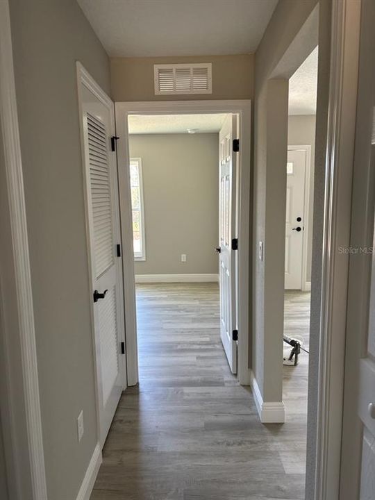 Active With Contract: $239,900 (3 beds, 2 baths, 1405 Square Feet)