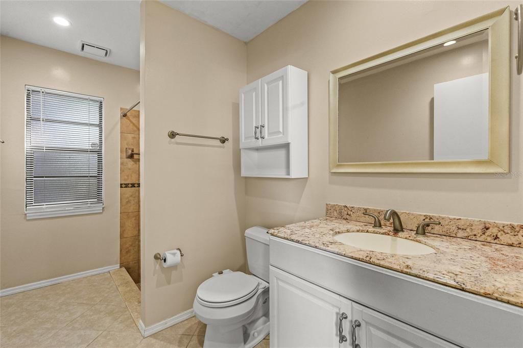 合同活跃: $450,000 (3 贝兹, 2 浴室, 1525 平方英尺)