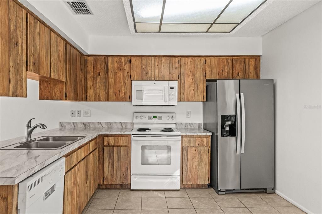 合同活跃: $450,000 (3 贝兹, 2 浴室, 1525 平方英尺)