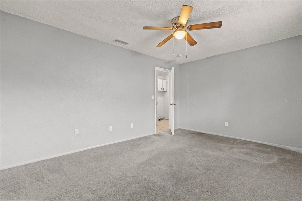 合同活跃: $450,000 (3 贝兹, 2 浴室, 1525 平方英尺)