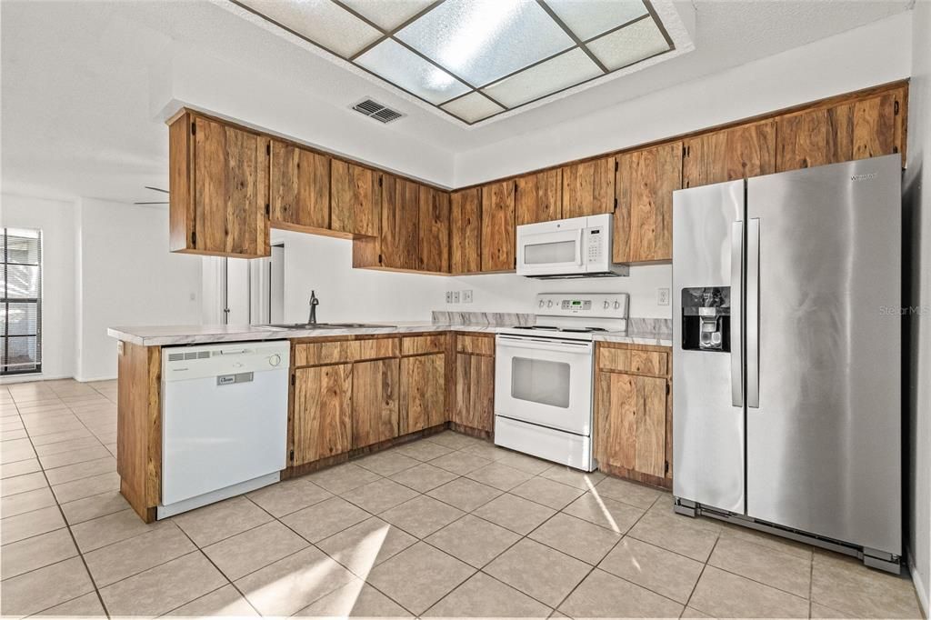 合同活跃: $450,000 (3 贝兹, 2 浴室, 1525 平方英尺)