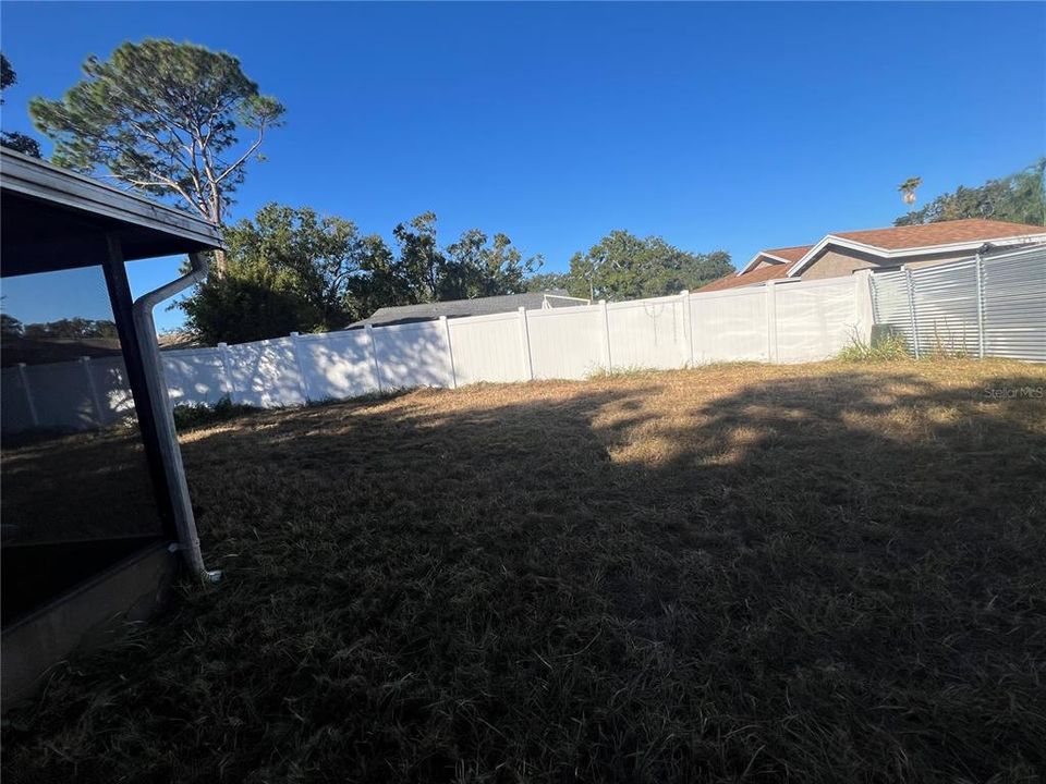 合同活跃: $360,000 (3 贝兹, 2 浴室, 1555 平方英尺)