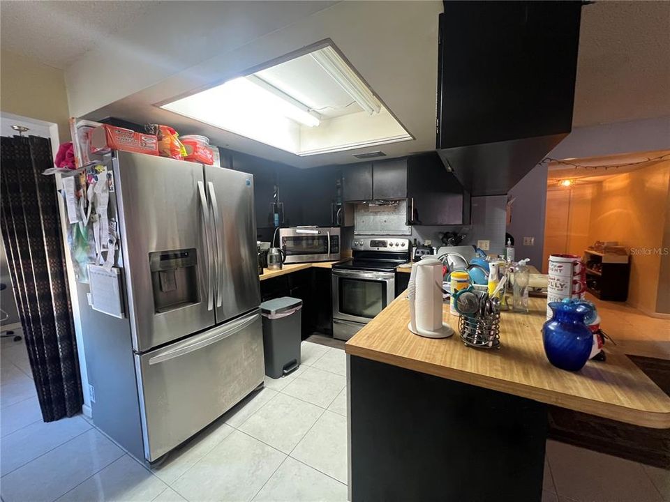 合同活跃: $360,000 (3 贝兹, 2 浴室, 1555 平方英尺)