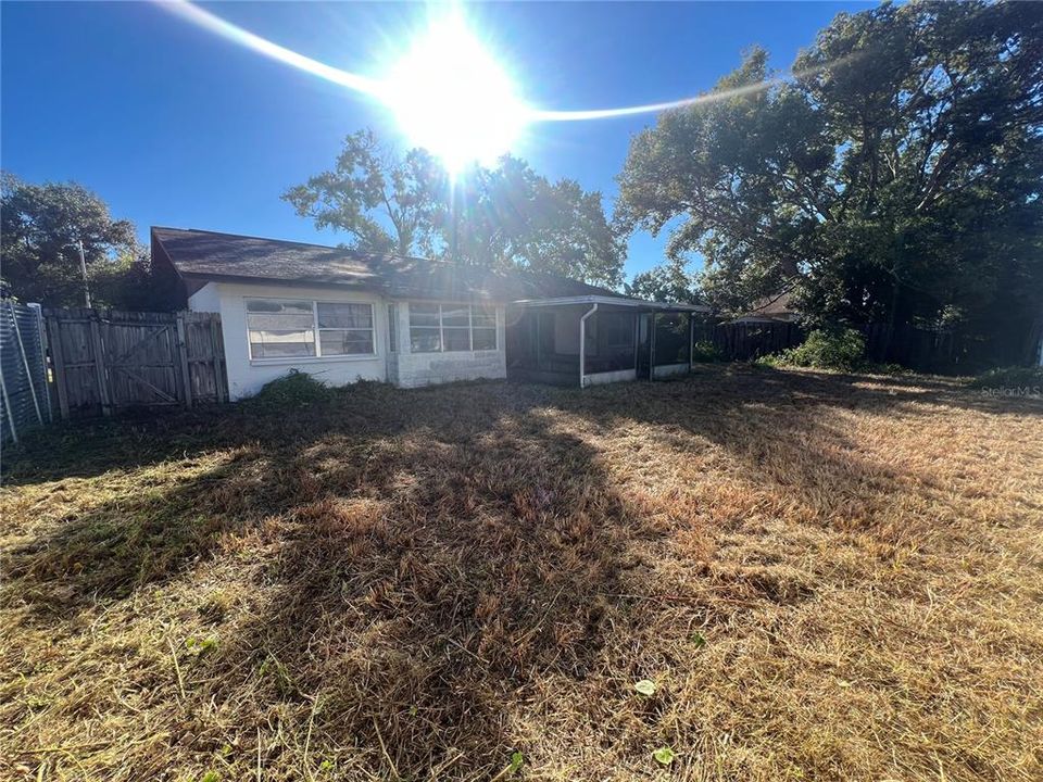 合同活跃: $360,000 (3 贝兹, 2 浴室, 1555 平方英尺)