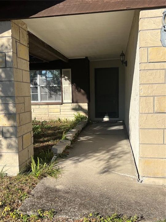 合同活跃: $360,000 (3 贝兹, 2 浴室, 1555 平方英尺)