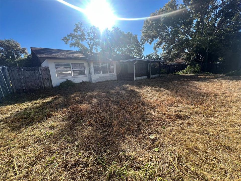 合同活跃: $360,000 (3 贝兹, 2 浴室, 1555 平方英尺)