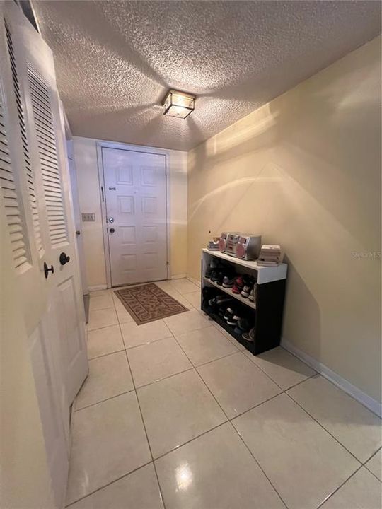 合同活跃: $360,000 (3 贝兹, 2 浴室, 1555 平方英尺)