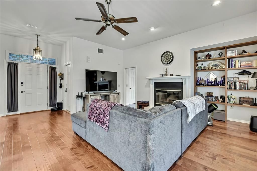 На продажу: $290,000 (3 спален, 2 ванн, 1777 Квадратных фут)