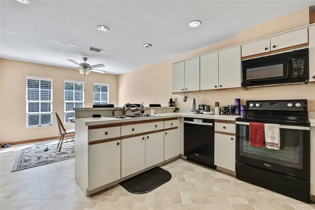 На продажу: $290,000 (3 спален, 2 ванн, 1777 Квадратных фут)