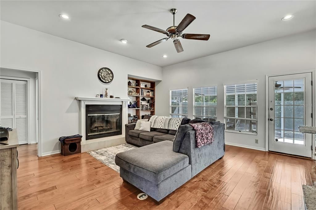 На продажу: $290,000 (3 спален, 2 ванн, 1777 Квадратных фут)