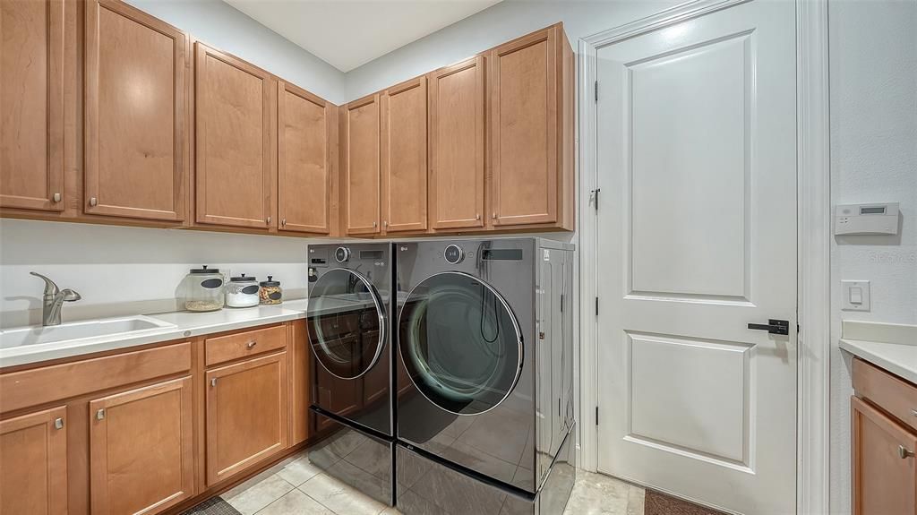 For Rent: $7,500 (3 beds, 3 baths, 2358 Square Feet)