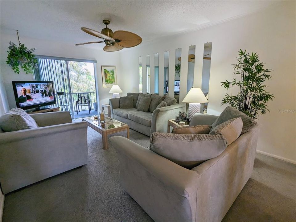 Active With Contract: $74,900 (2 beds, 1 baths, 960 Square Feet)