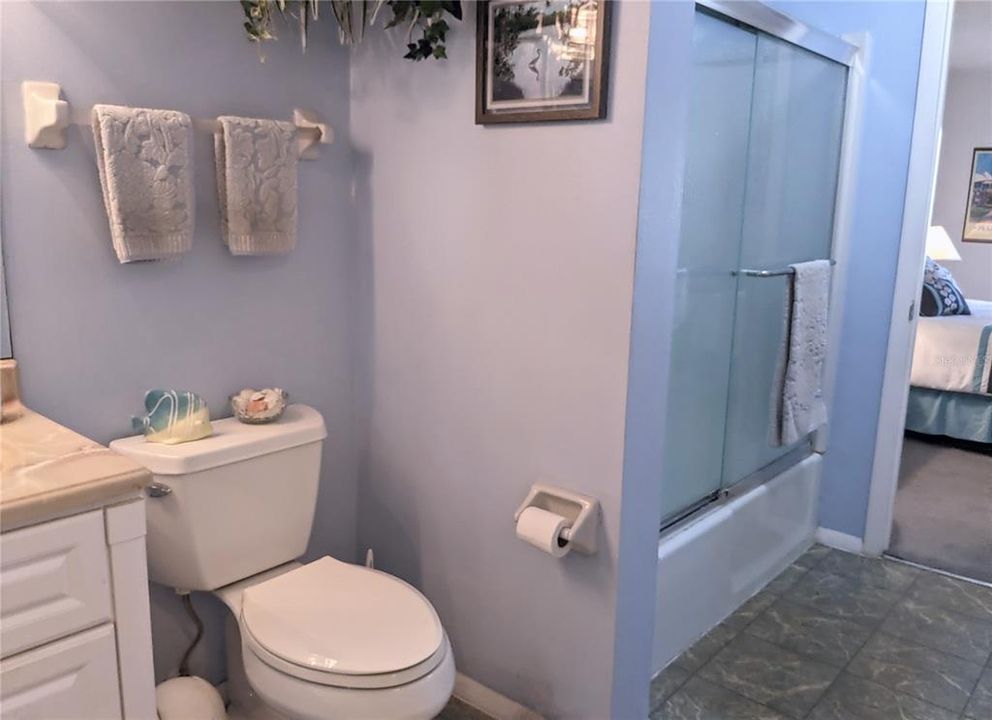 Active With Contract: $74,900 (2 beds, 1 baths, 960 Square Feet)