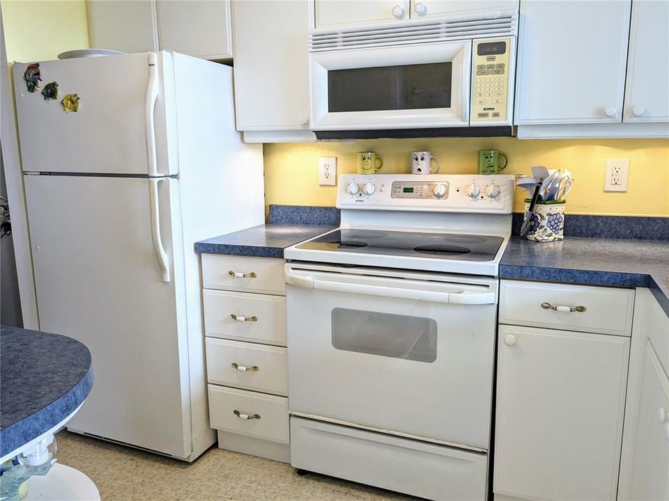 Active With Contract: $74,900 (2 beds, 1 baths, 960 Square Feet)