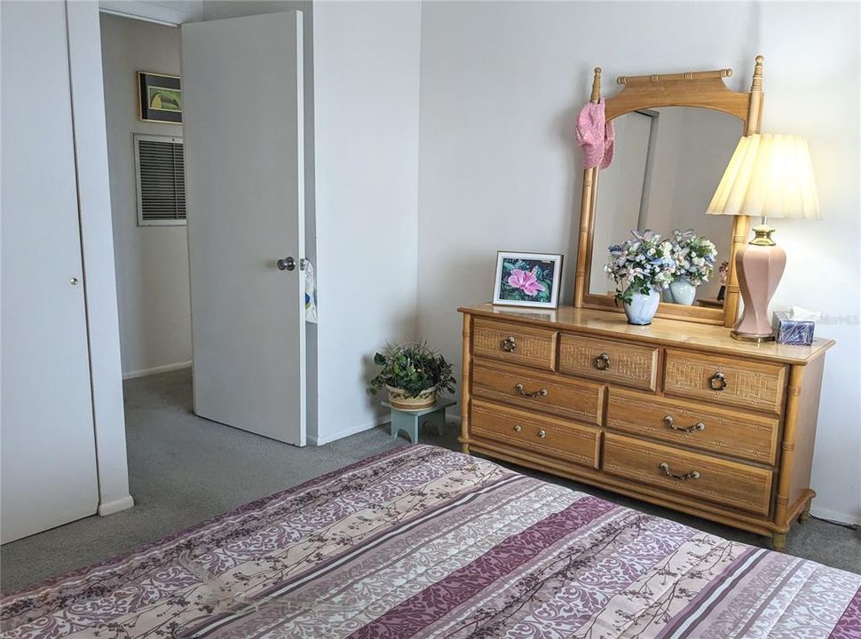 Active With Contract: $74,900 (2 beds, 1 baths, 960 Square Feet)