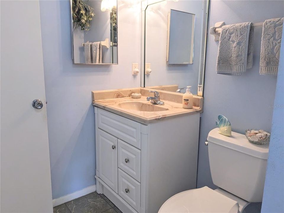 Active With Contract: $74,900 (2 beds, 1 baths, 960 Square Feet)