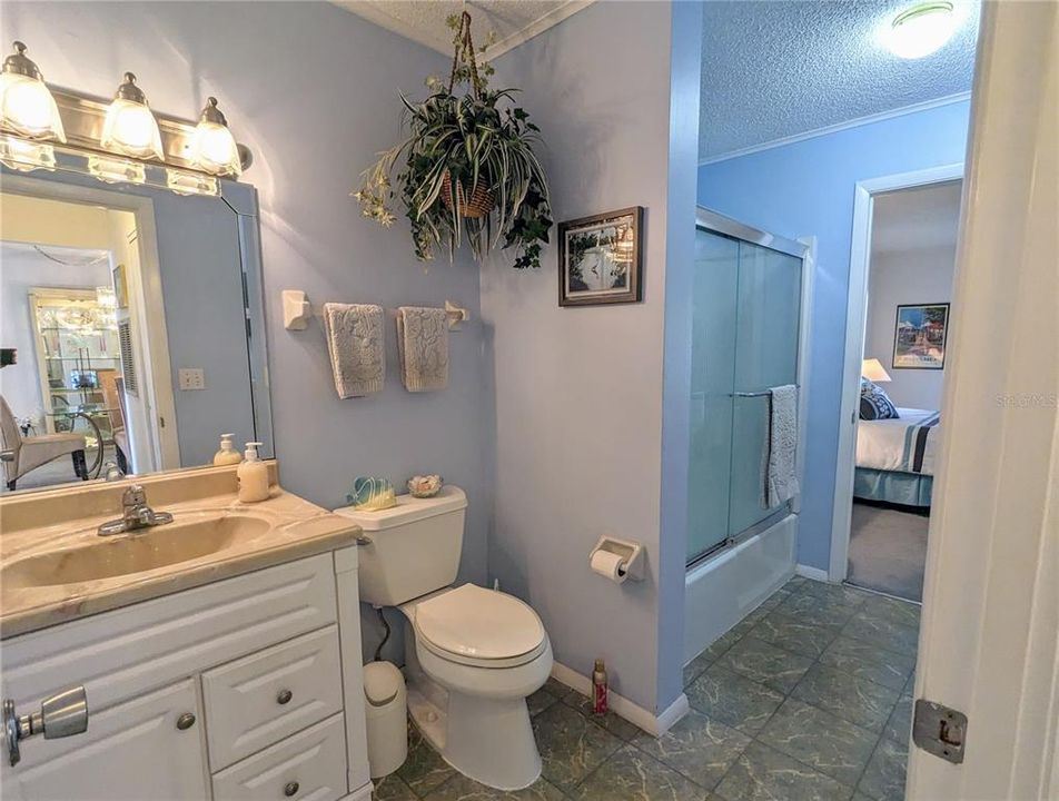 Active With Contract: $74,900 (2 beds, 1 baths, 960 Square Feet)