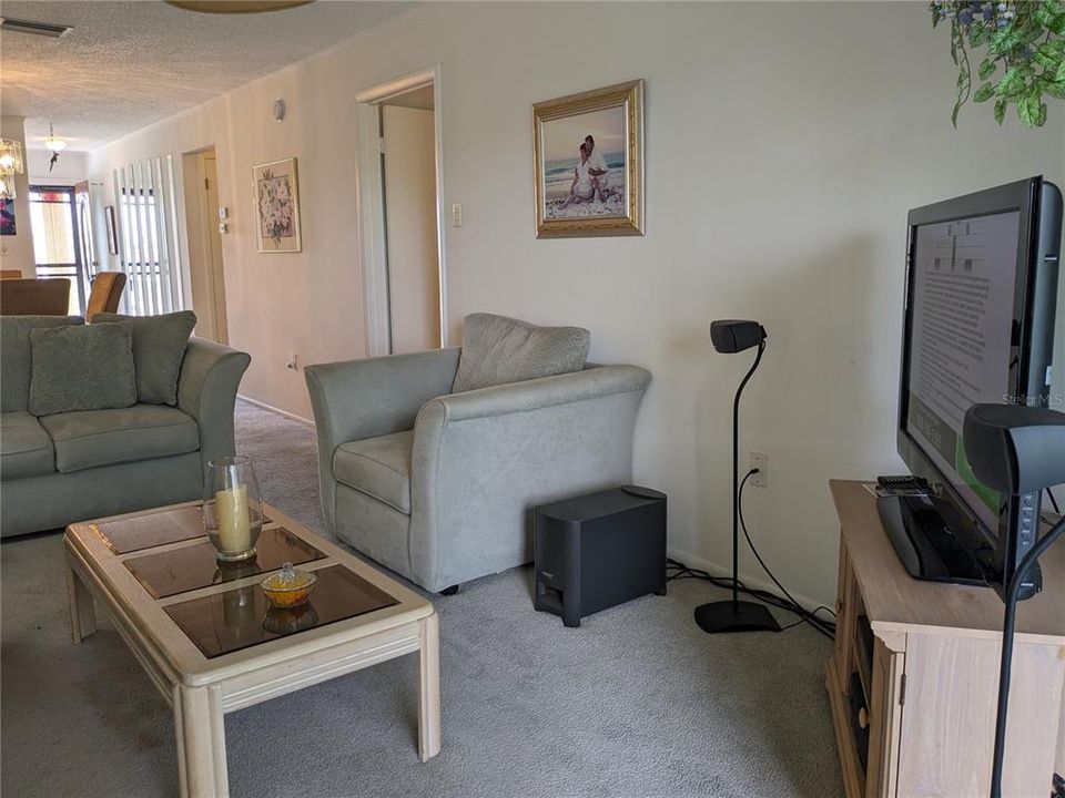 Active With Contract: $74,900 (2 beds, 1 baths, 960 Square Feet)