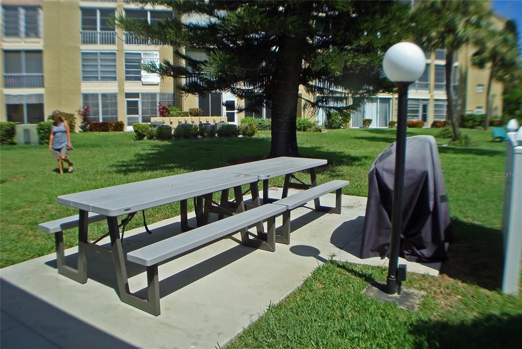 Active With Contract: $74,900 (2 beds, 1 baths, 960 Square Feet)