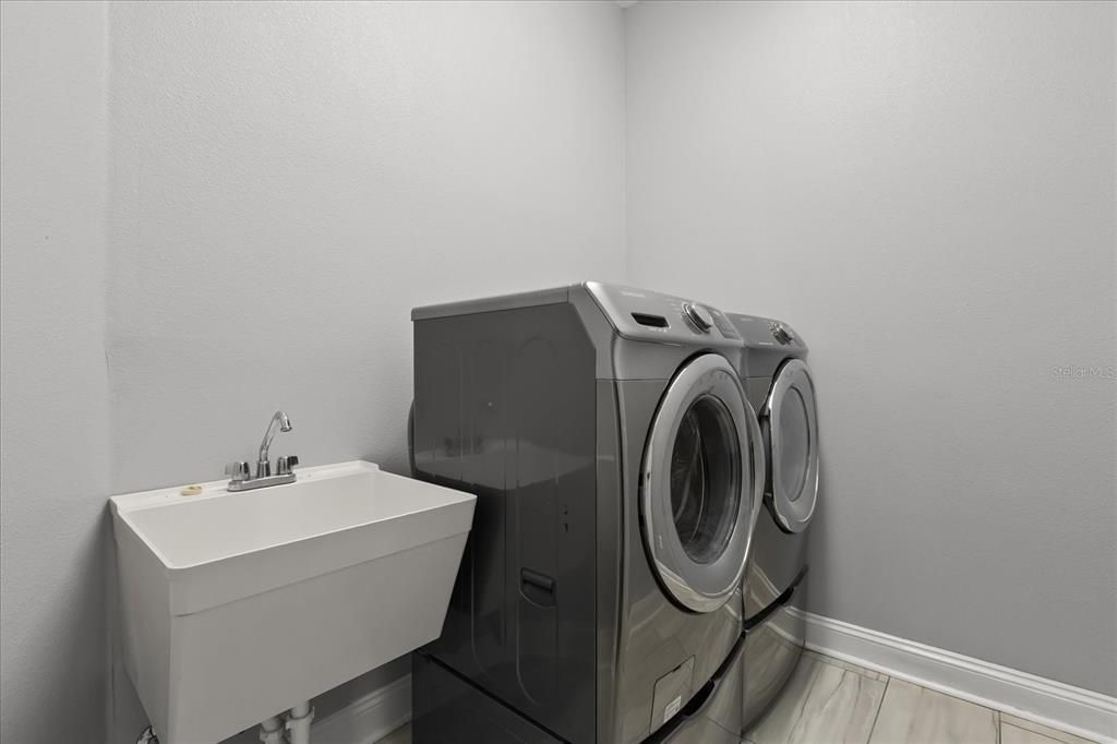 На продажу: $324,900 (2 спален, 2 ванн, 1719 Квадратных фут)