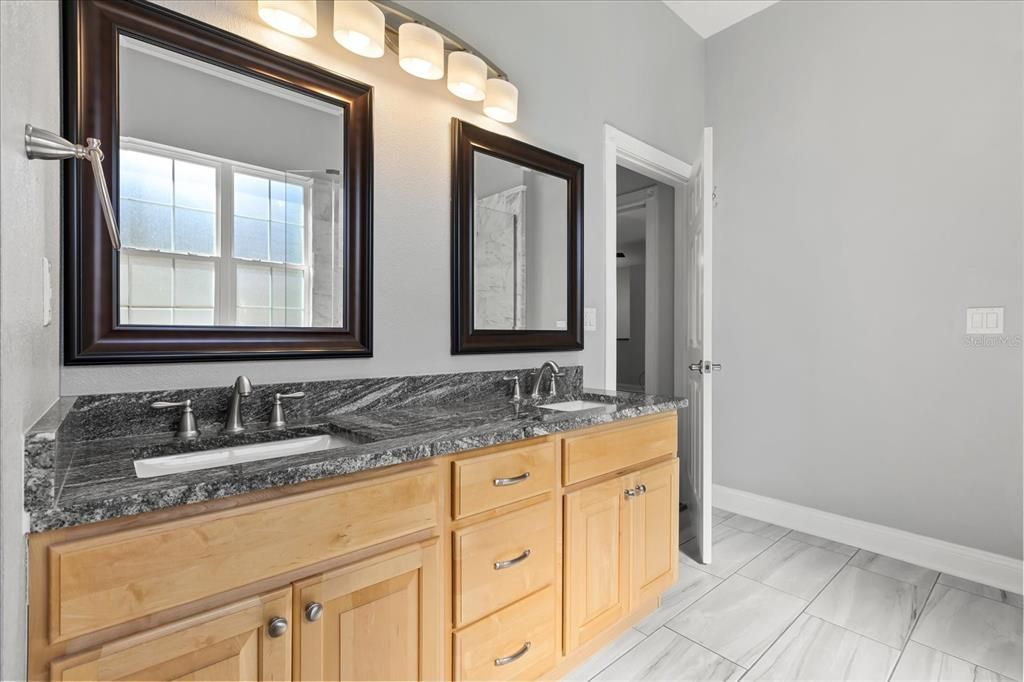 На продажу: $324,900 (2 спален, 2 ванн, 1719 Квадратных фут)