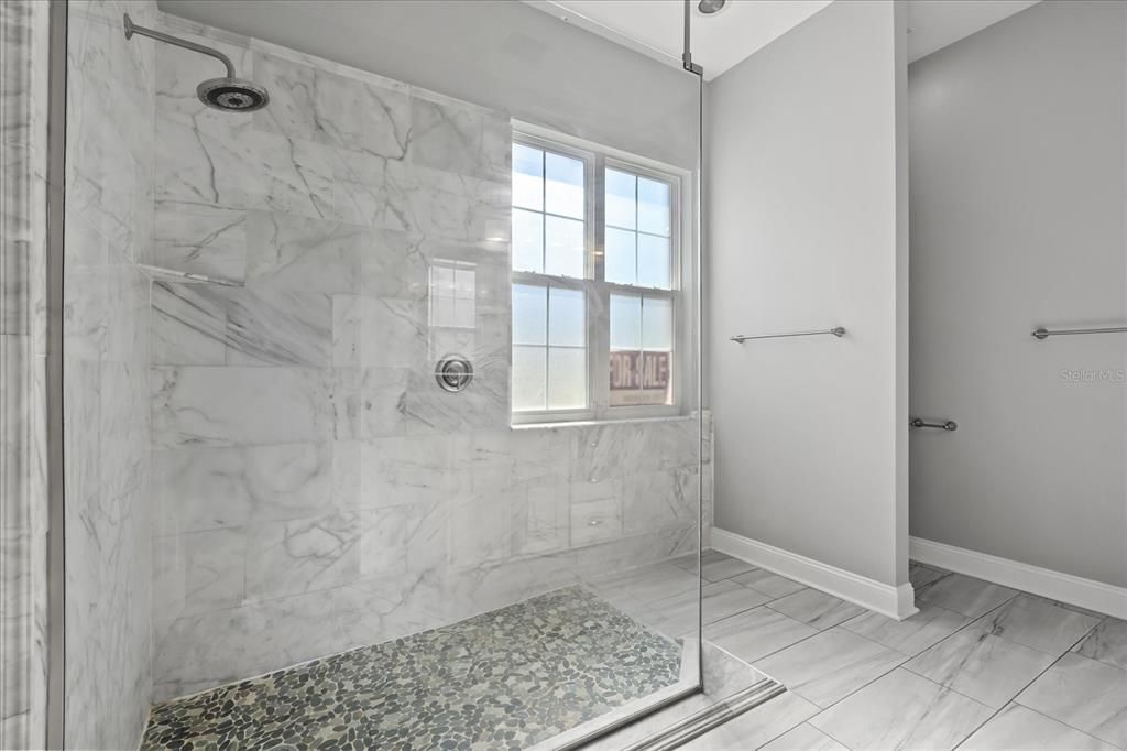 На продажу: $324,900 (2 спален, 2 ванн, 1719 Квадратных фут)