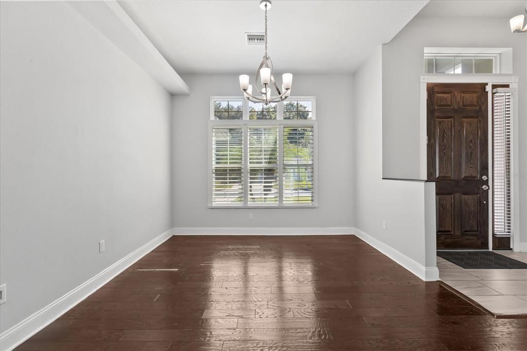 На продажу: $324,900 (2 спален, 2 ванн, 1719 Квадратных фут)